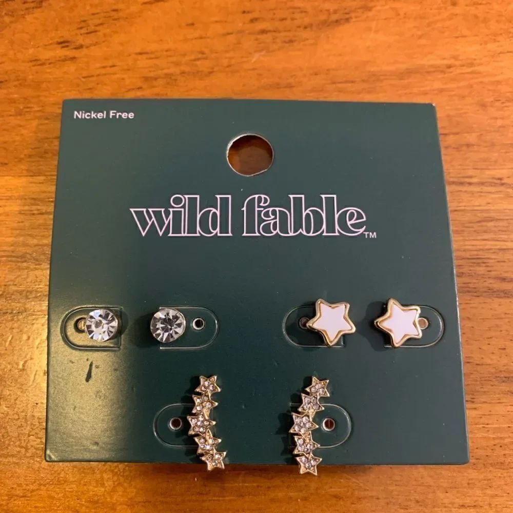 Wild fable stud earrings stars white gold